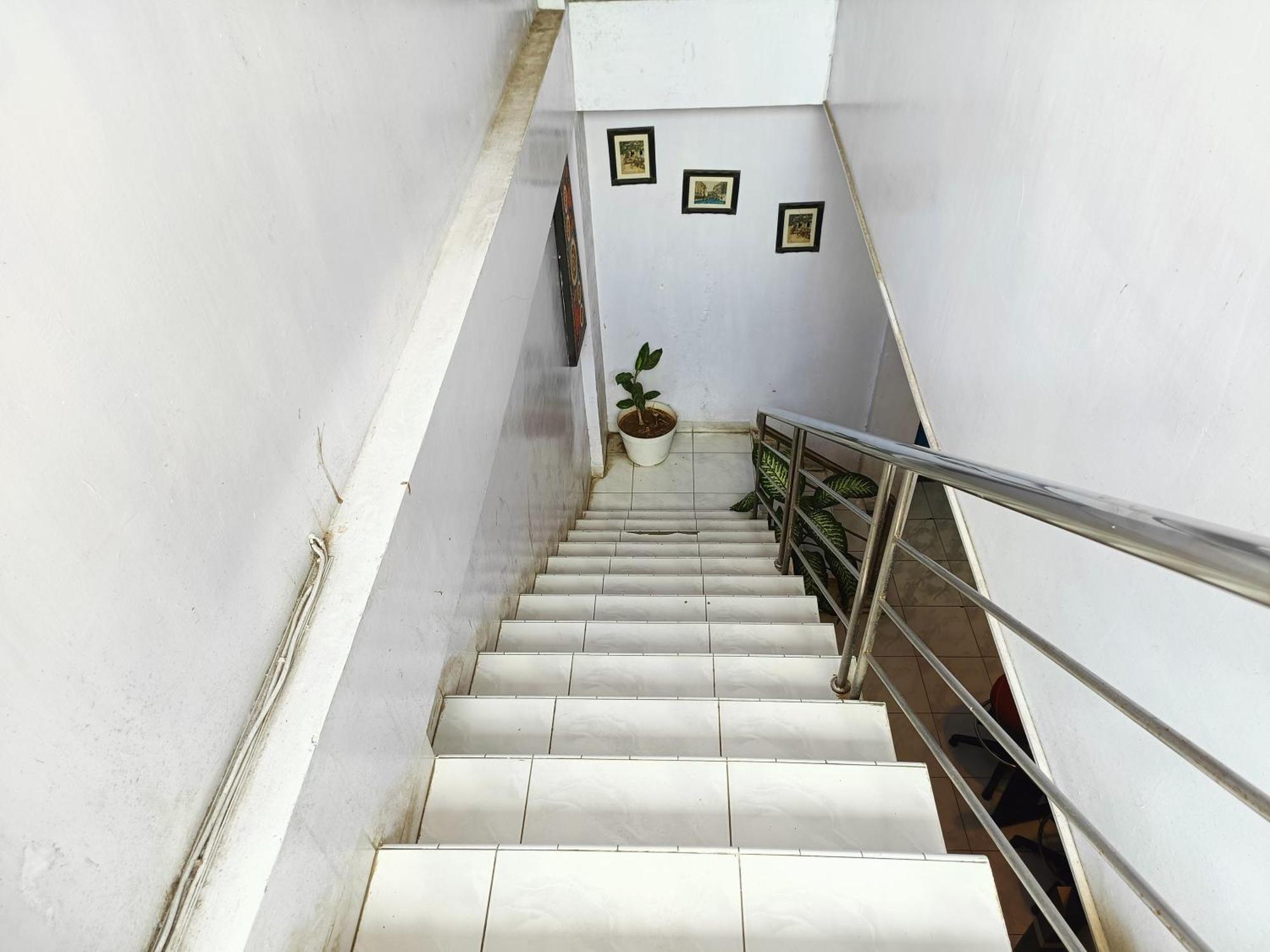 Bumi Merpati Residence Makassar Mitra Reddoorz Esterno foto