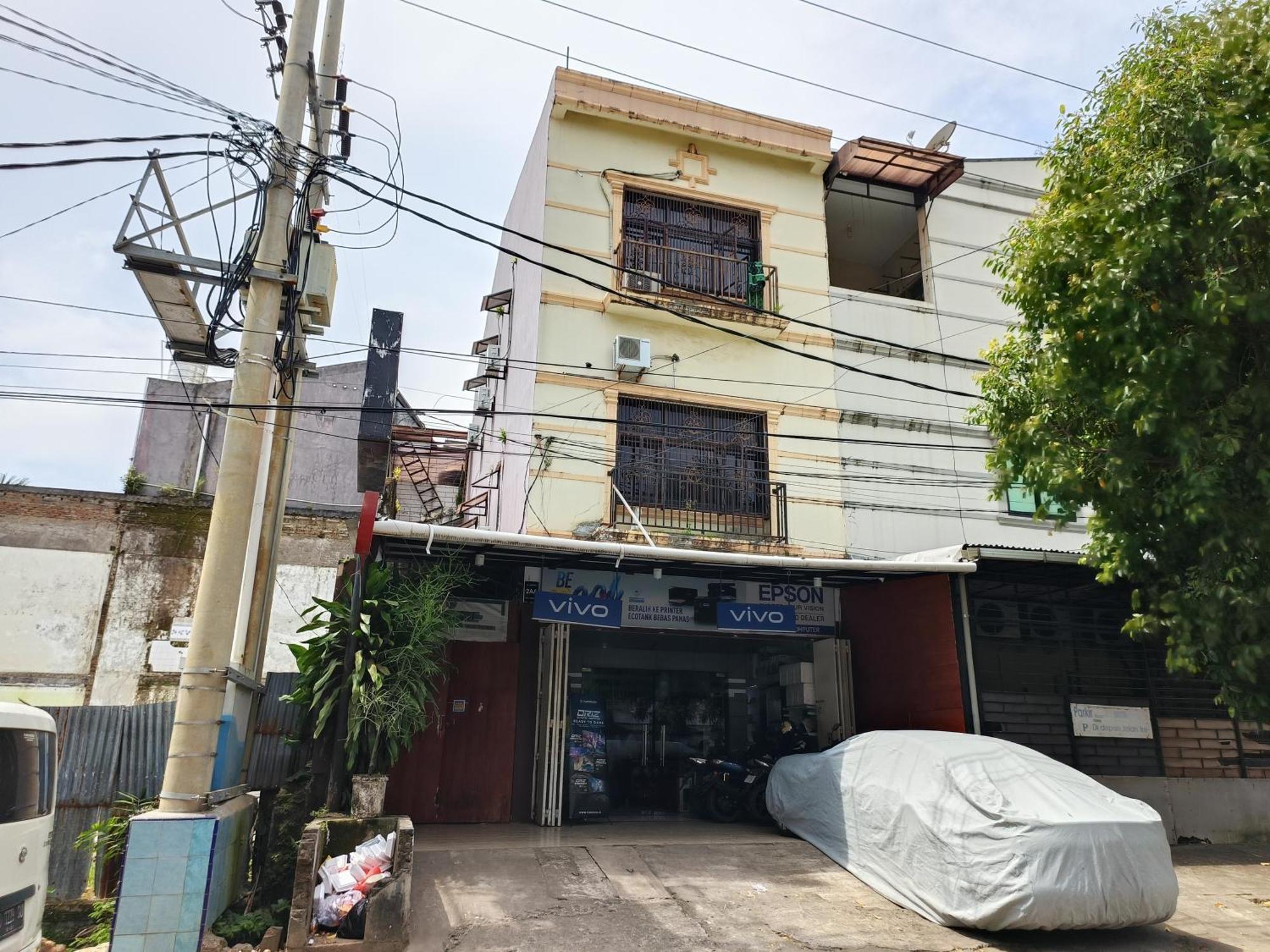 Bumi Merpati Residence Makassar Mitra Reddoorz Esterno foto