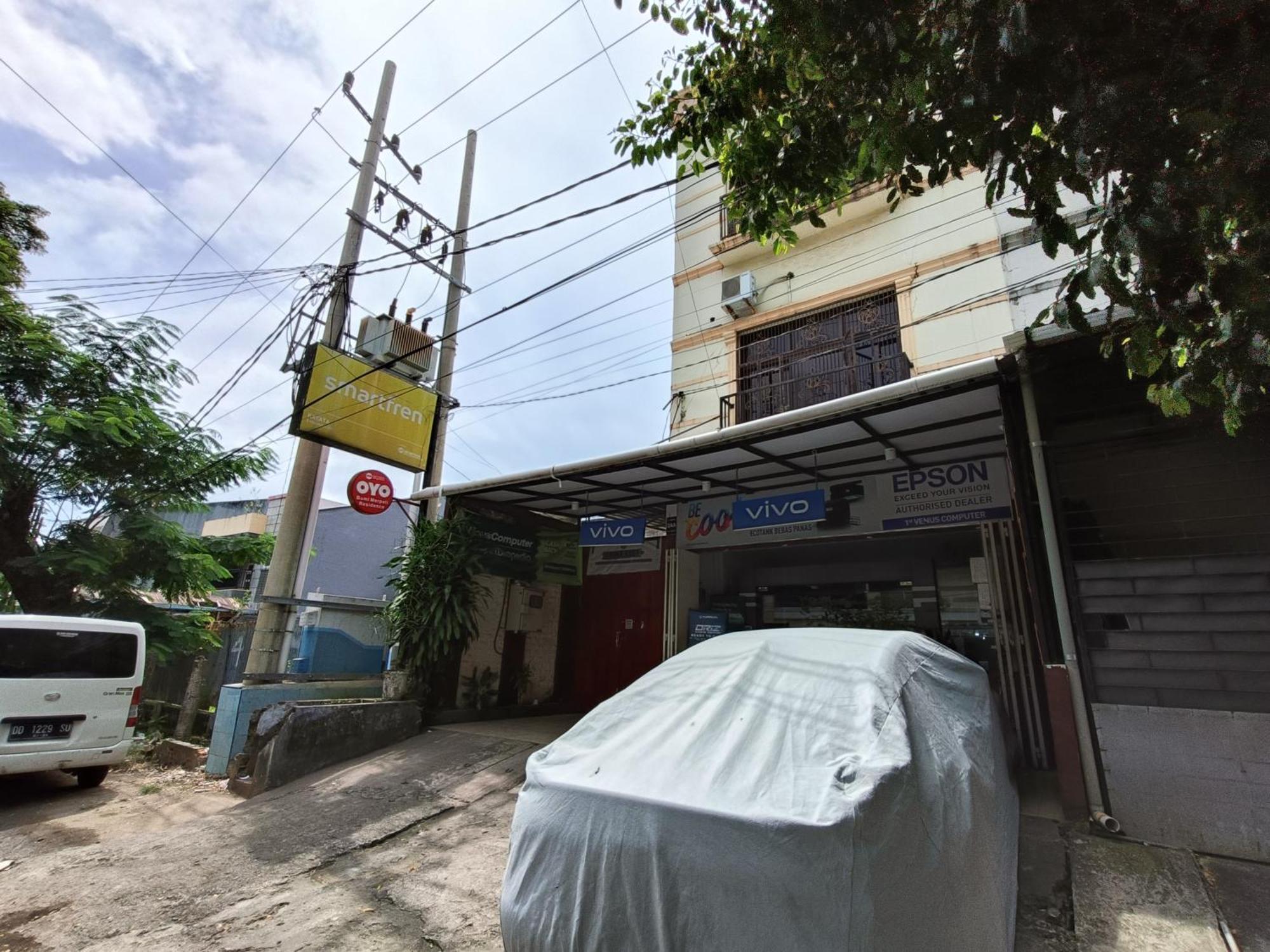 Bumi Merpati Residence Makassar Mitra Reddoorz Esterno foto