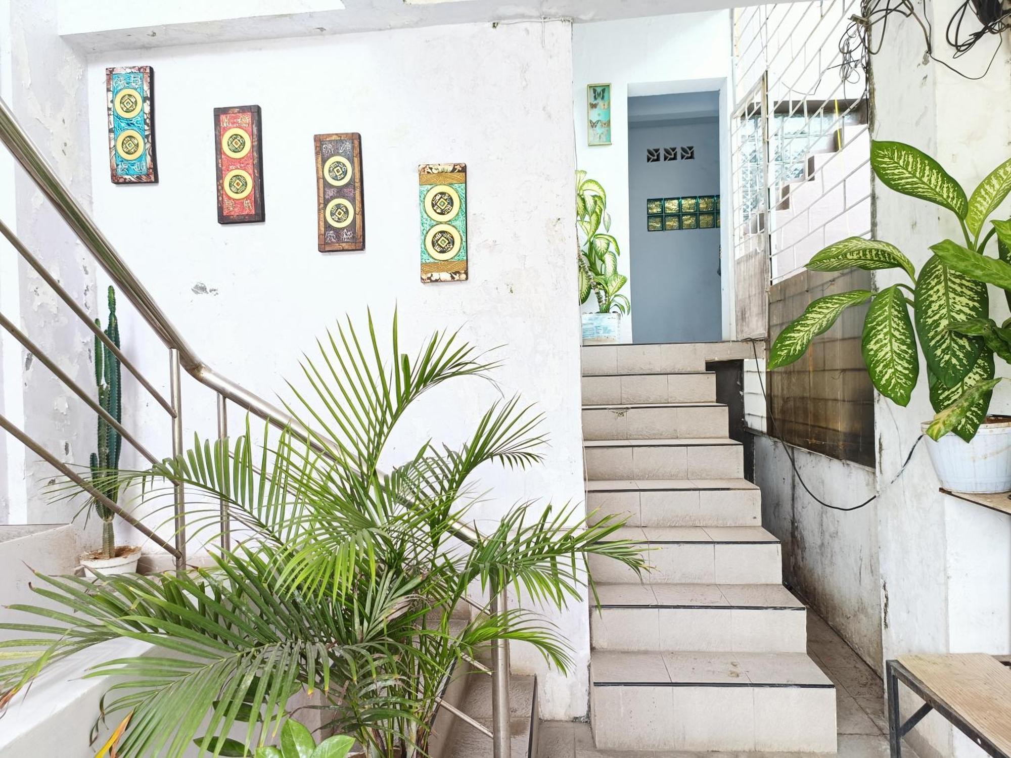 Bumi Merpati Residence Makassar Mitra Reddoorz Esterno foto